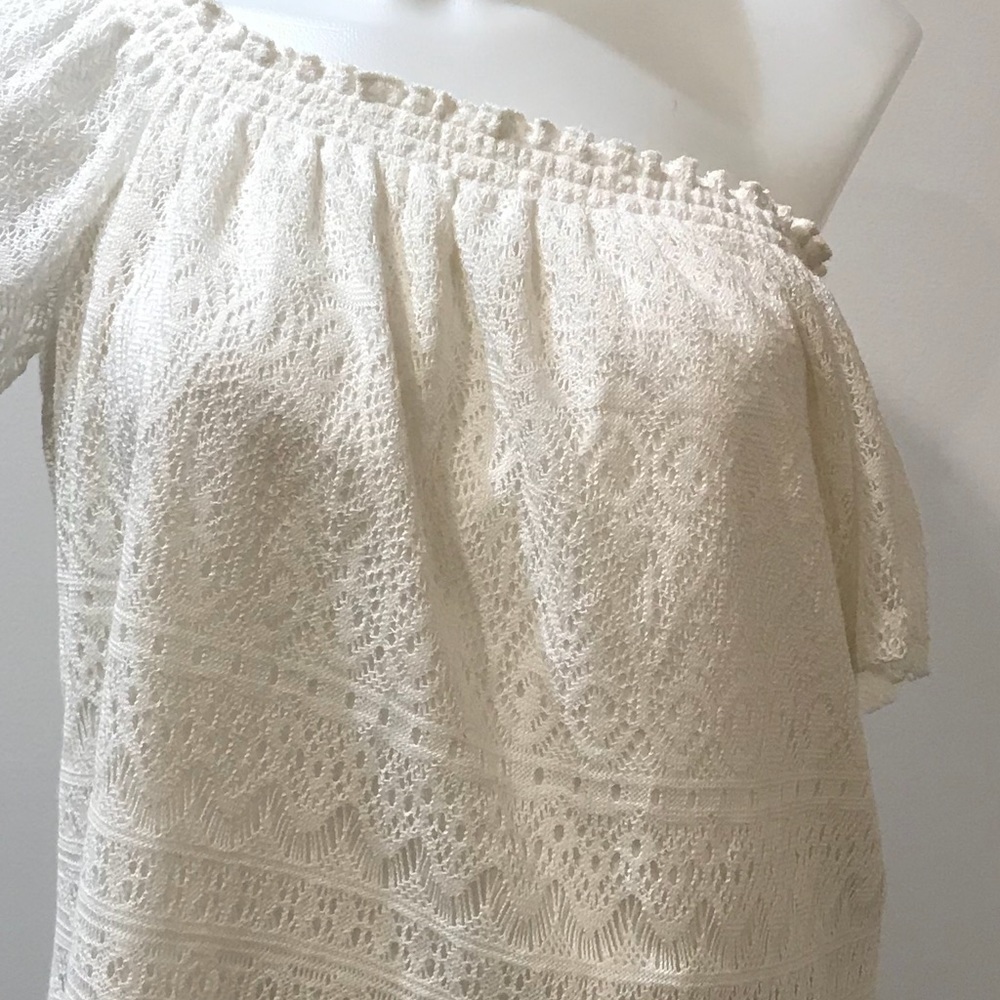 Flirty H&M lace lined off the shoulder blouse - Picture 2 of 5